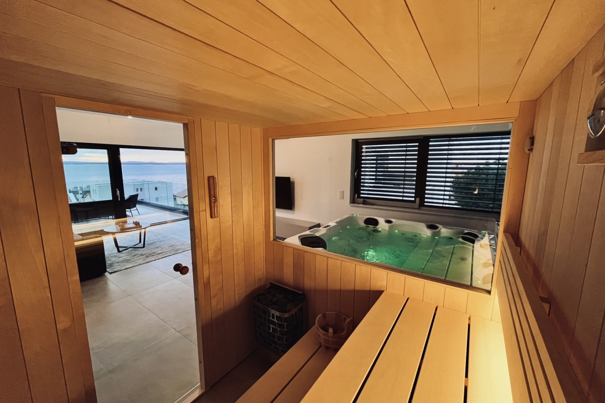 Villa con piscina e vista mare