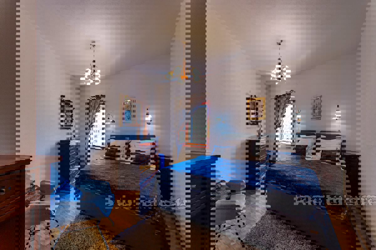 Villa in pietra con piscina