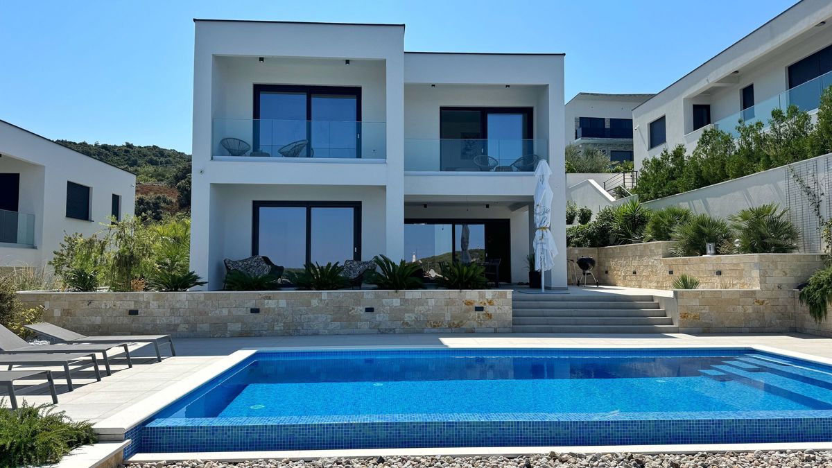 Villa di nuova costruzione con vista mare aperta