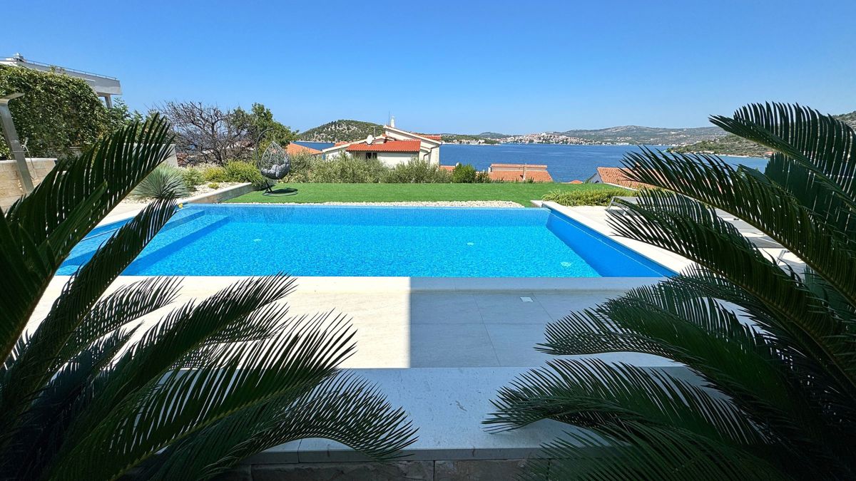 Villa di nuova costruzione con vista mare aperta