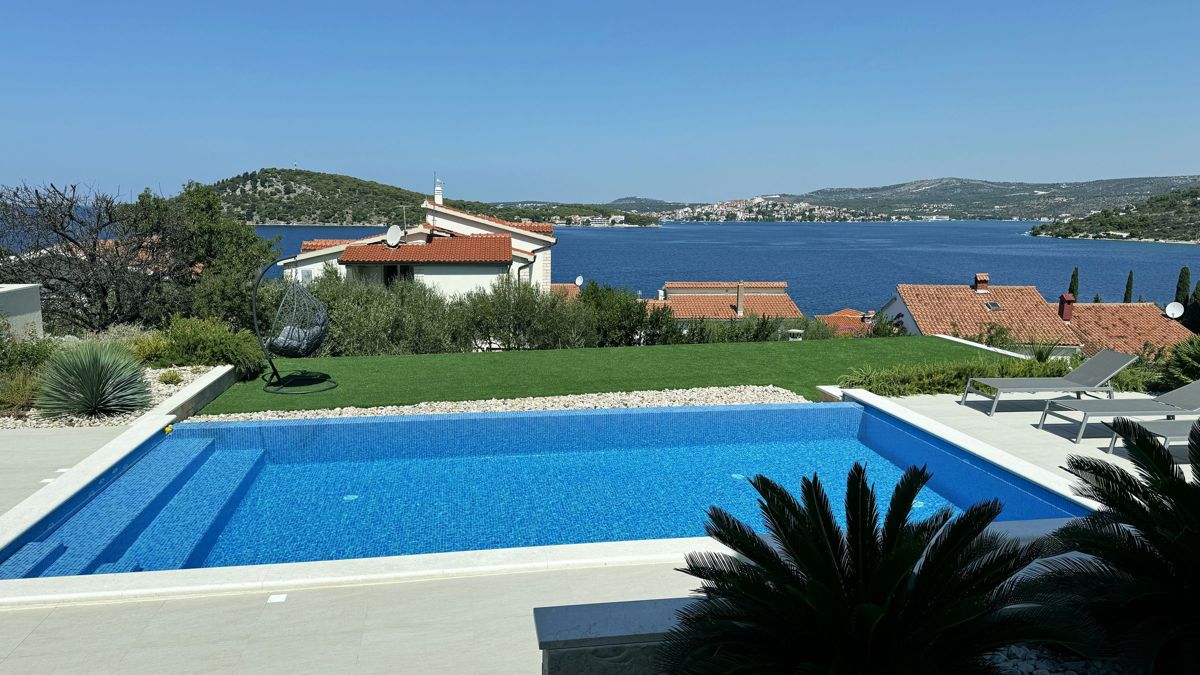 Villa di nuova costruzione con vista mare aperta