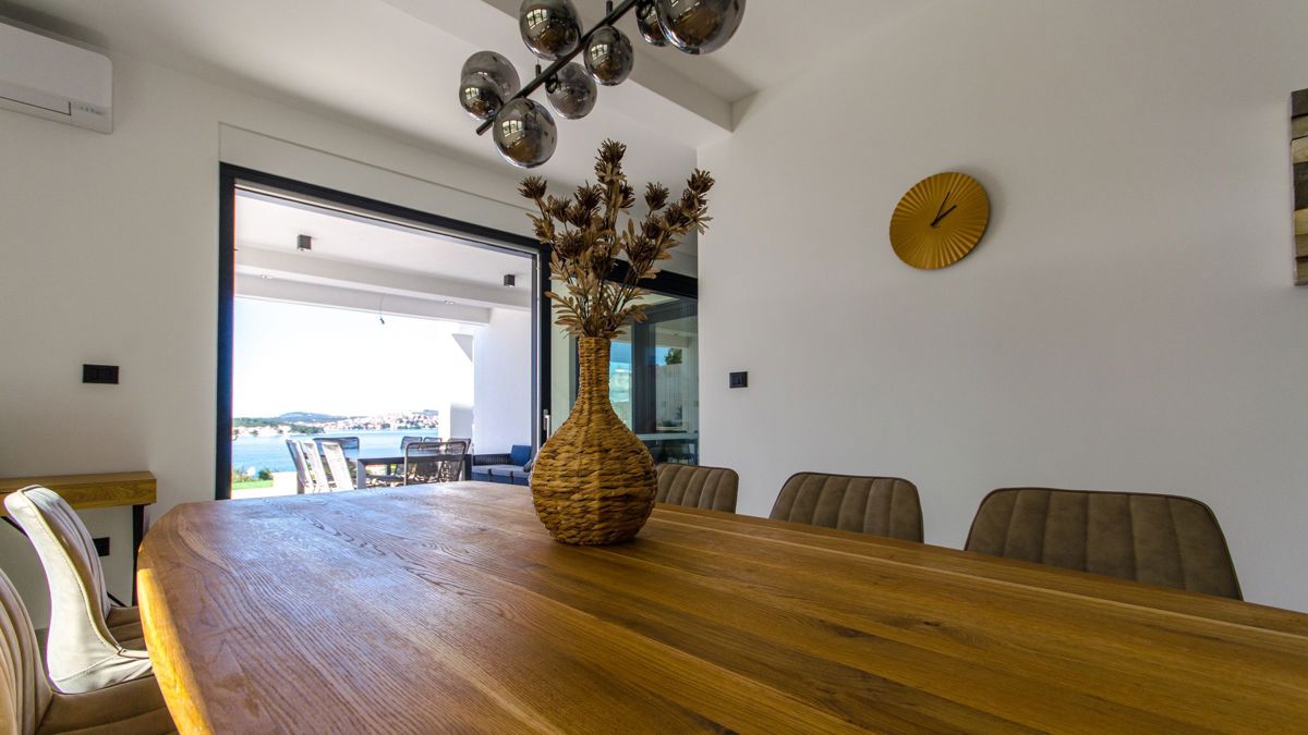 Villa di nuova costruzione con vista mare aperta