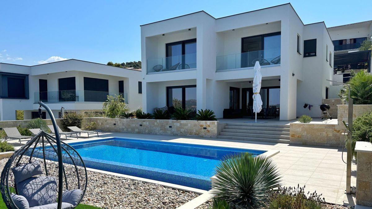 Villa di nuova costruzione con vista mare aperta