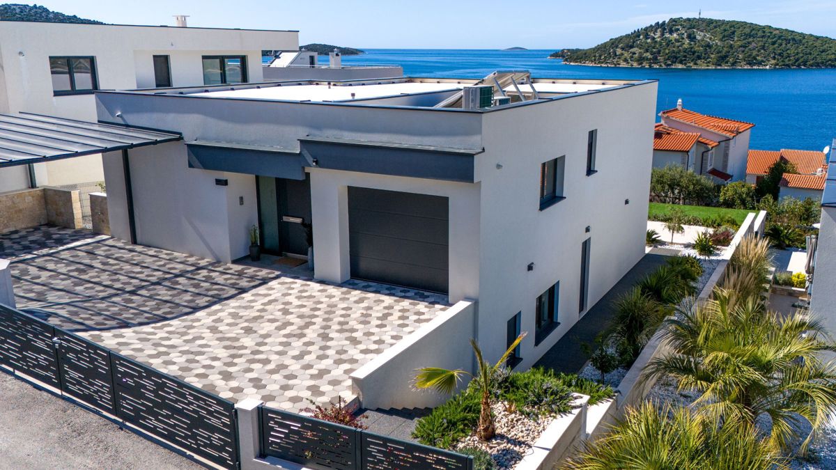 Villa di nuova costruzione con vista mare aperta