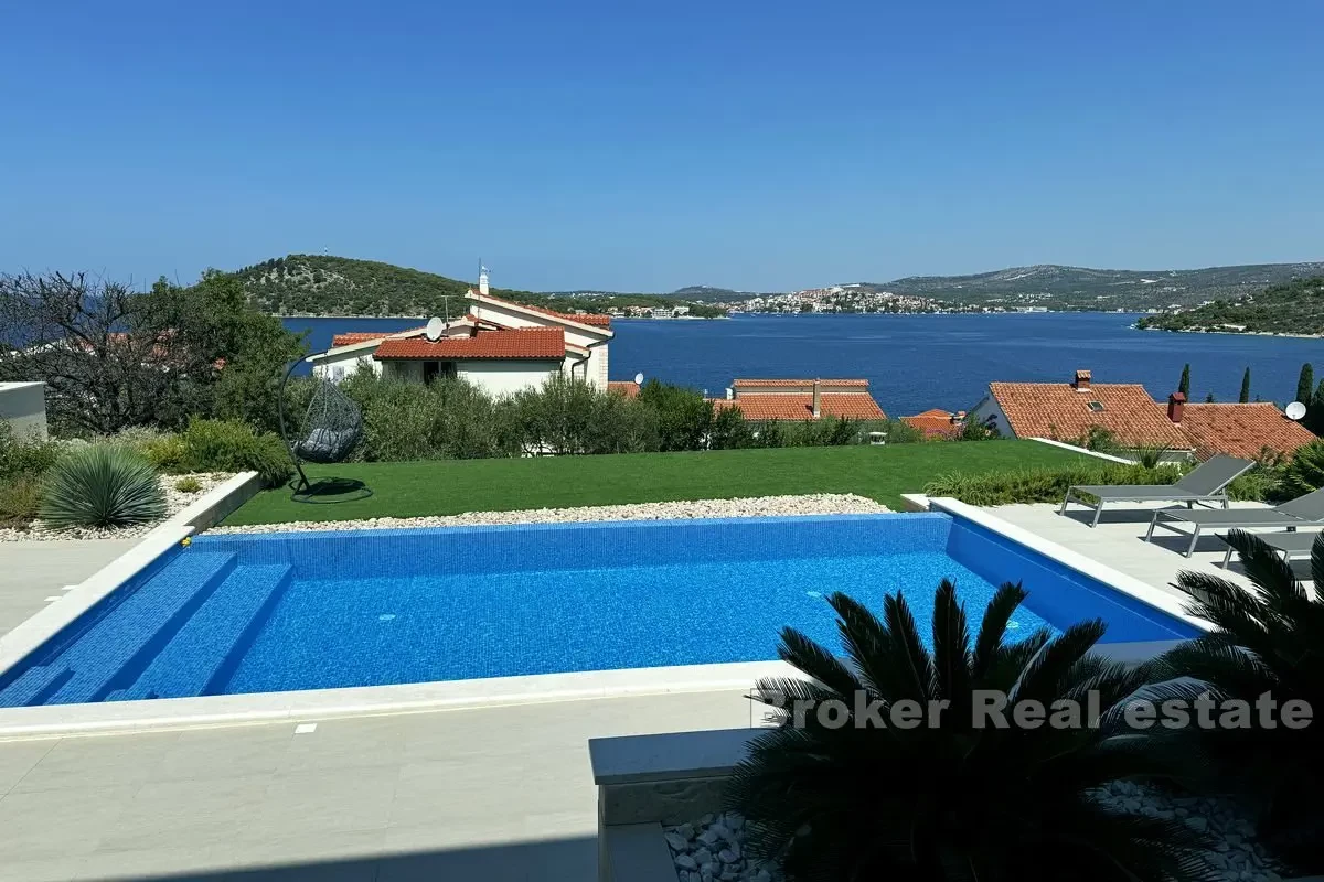 Villa di nuova costruzione con vista mare aperta