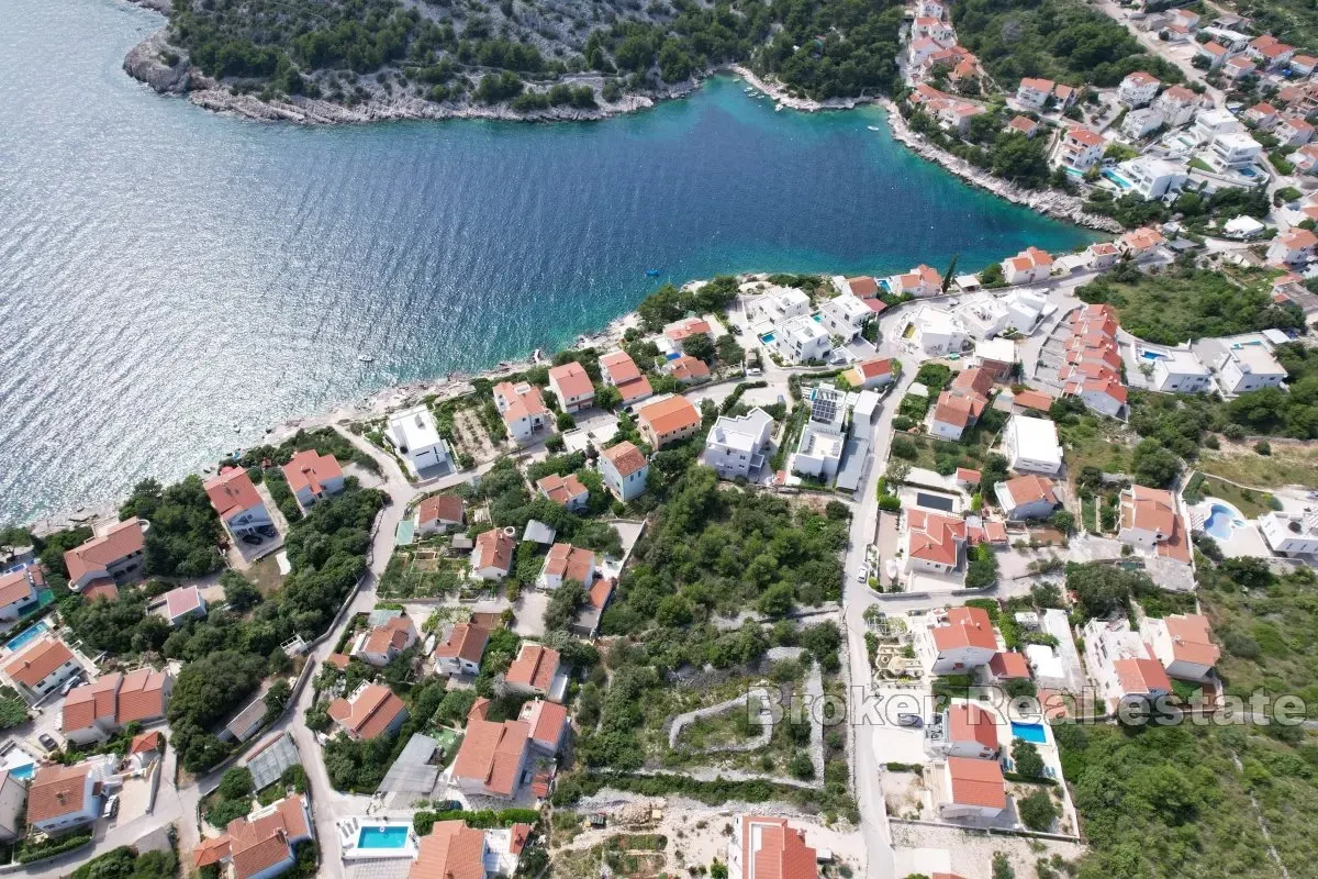 Appartamento con piscina e vista sul mare aperto