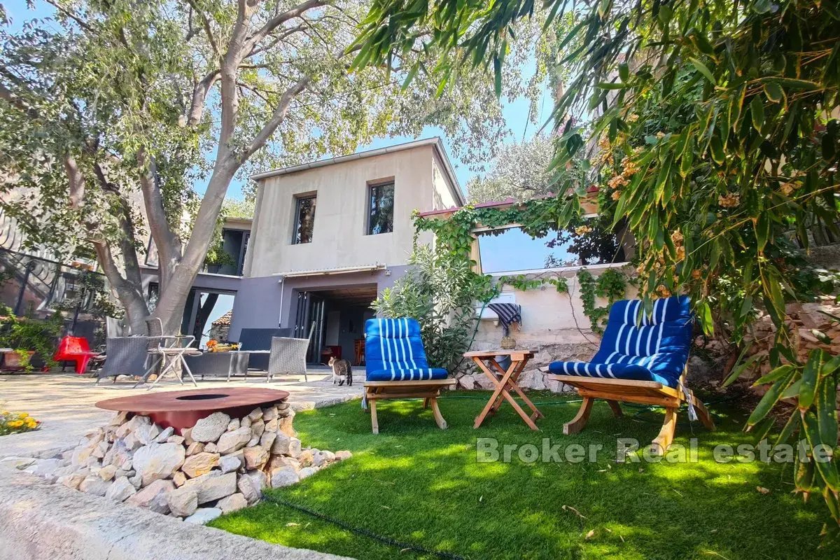 Casa in centro città con vista mare