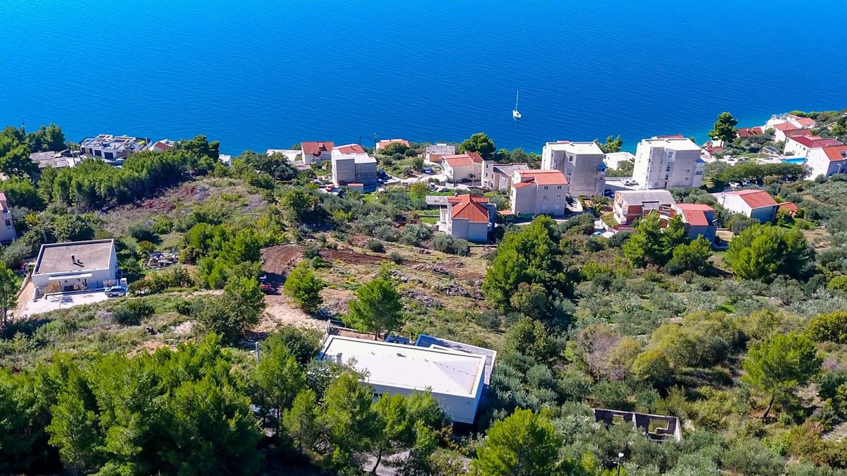 Villa moderna con piscina e vista mare