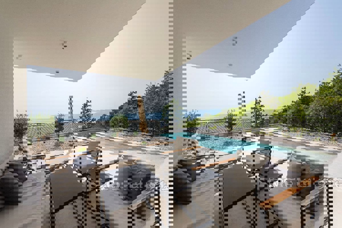 Villa bifamiliare con vista mare e piscina privata