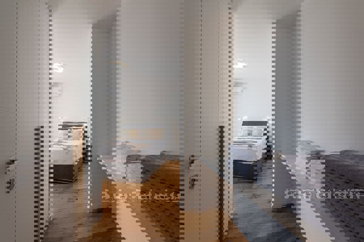 Villa bifamiliare con vista mare e piscina privata