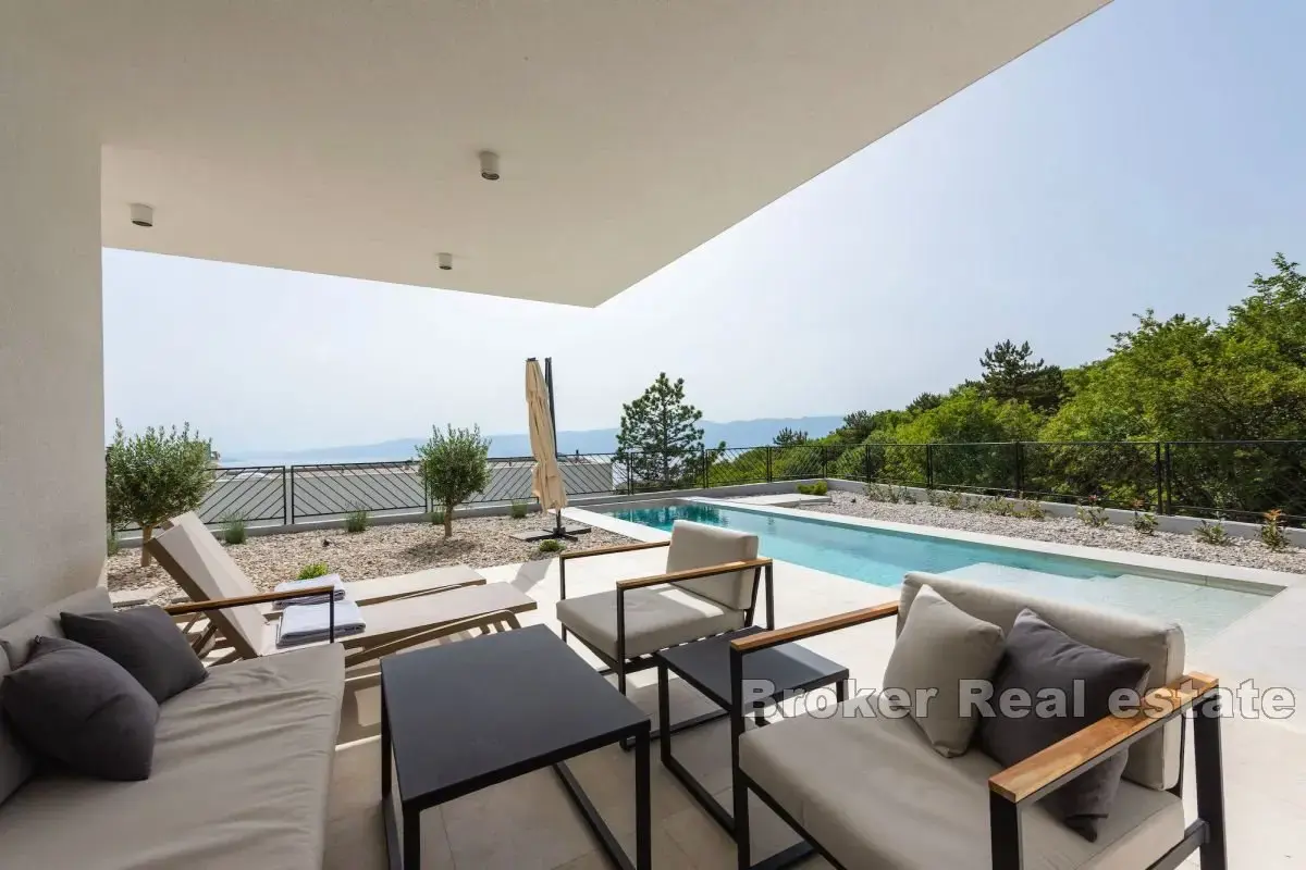 Villa bifamiliare con vista mare e piscina privata