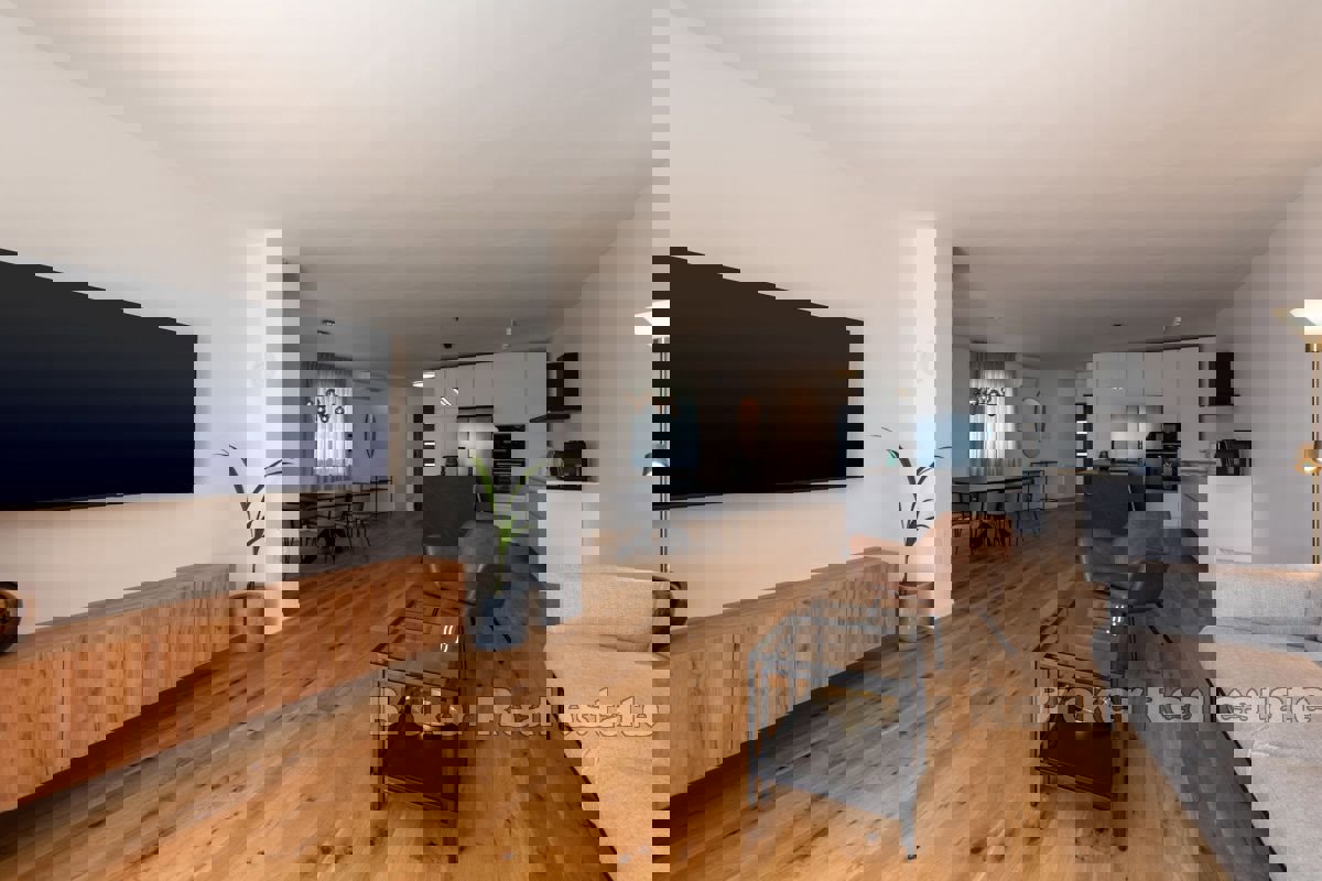 Villa bifamiliare con vista mare e piscina privata