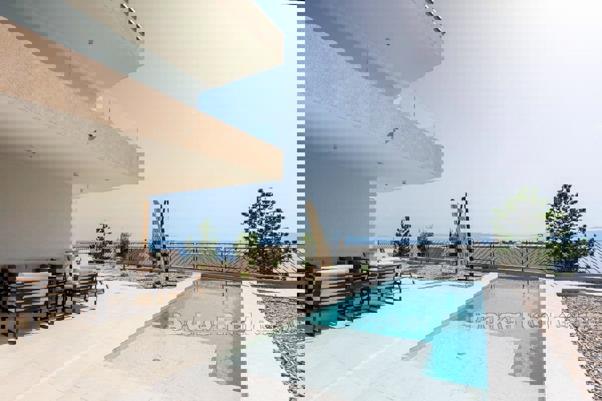 Villa bifamiliare con vista mare e piscina privata