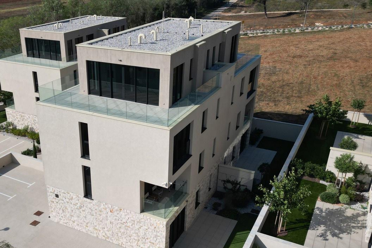 Grazioso appartamento con due camere da letto in un nuovo edificio all'interno del resort