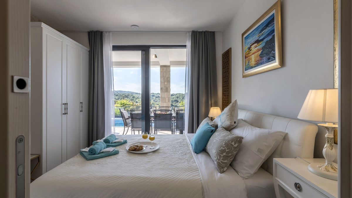 Villa moderna con vista mare