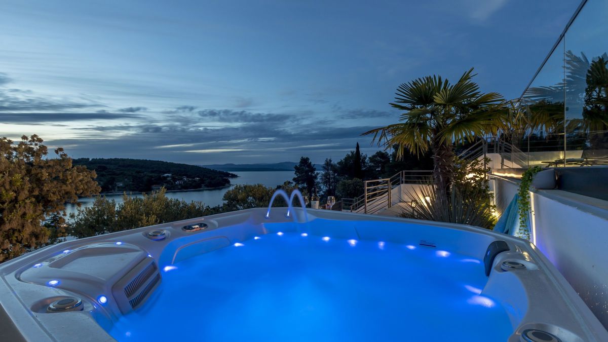 Villa moderna con vista mare