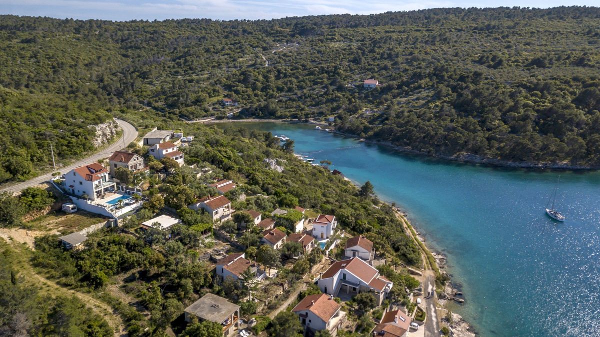 Villa moderna con vista mare