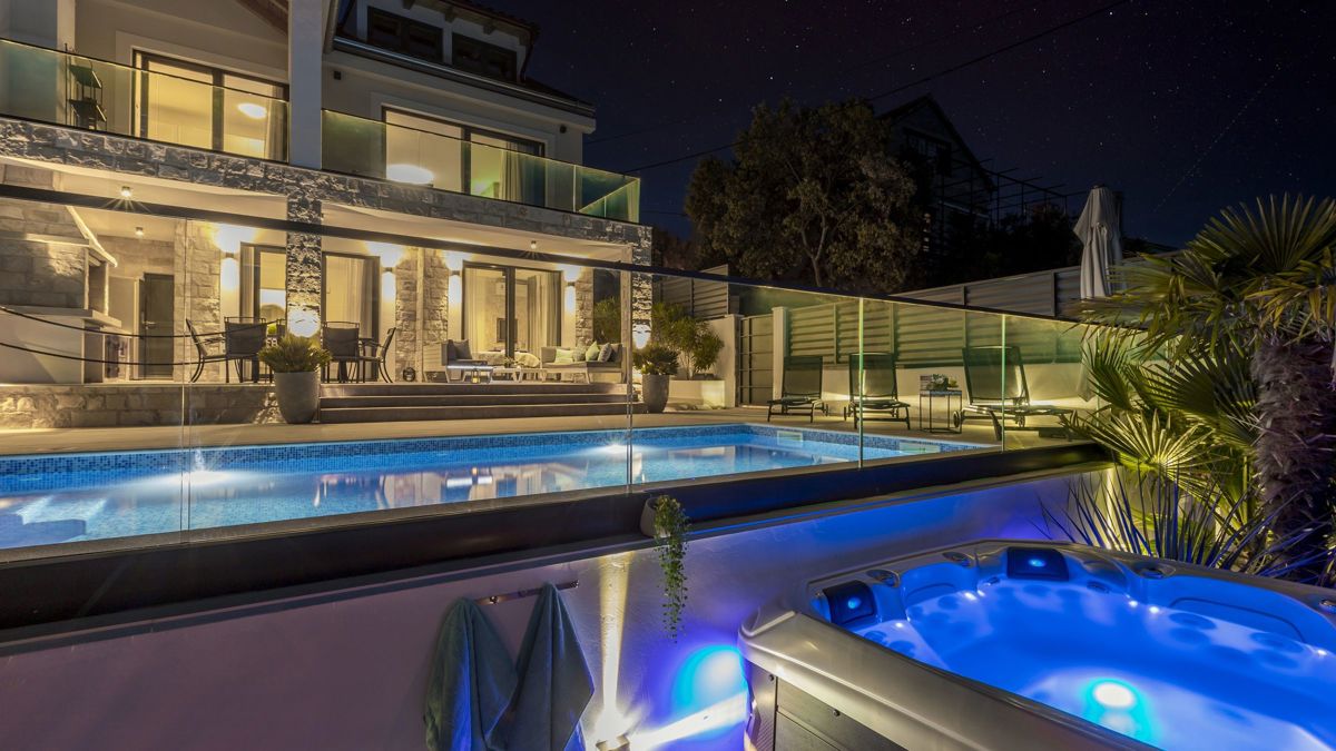 Villa moderna con vista mare