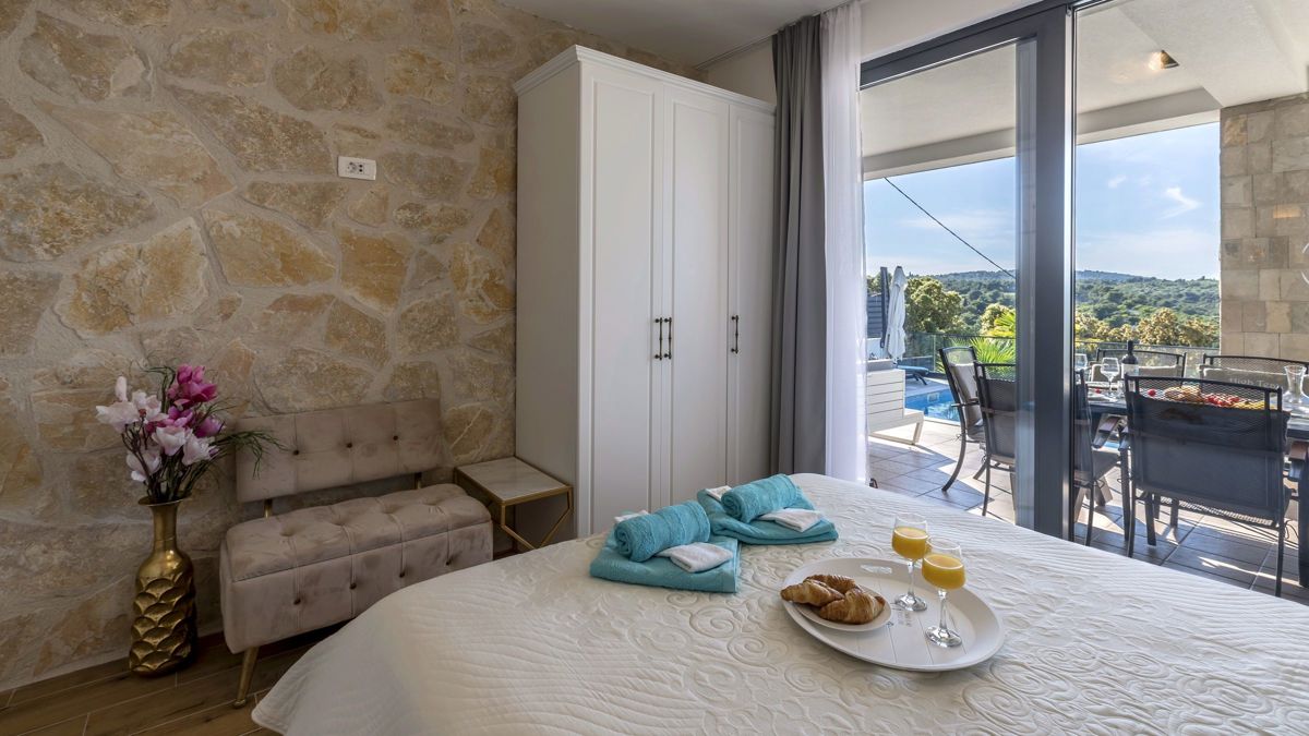 Villa moderna con vista mare