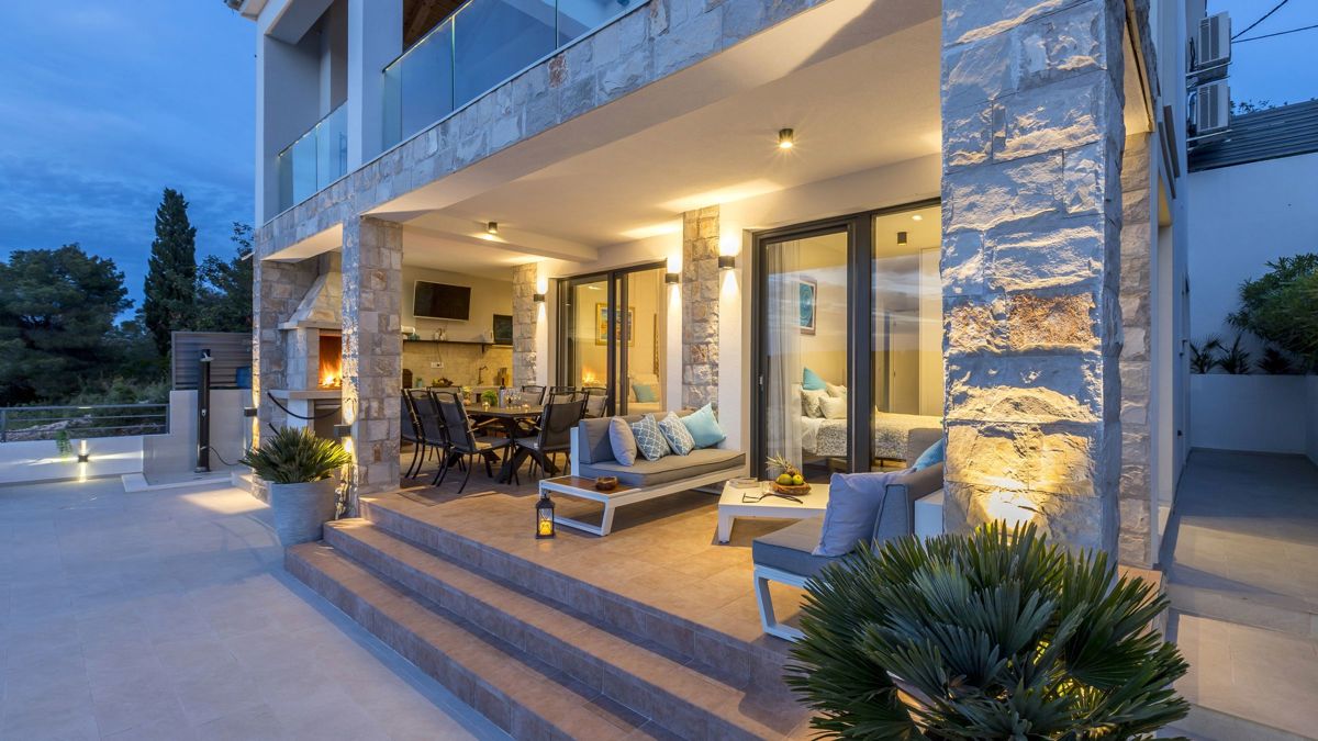 Villa moderna con vista mare