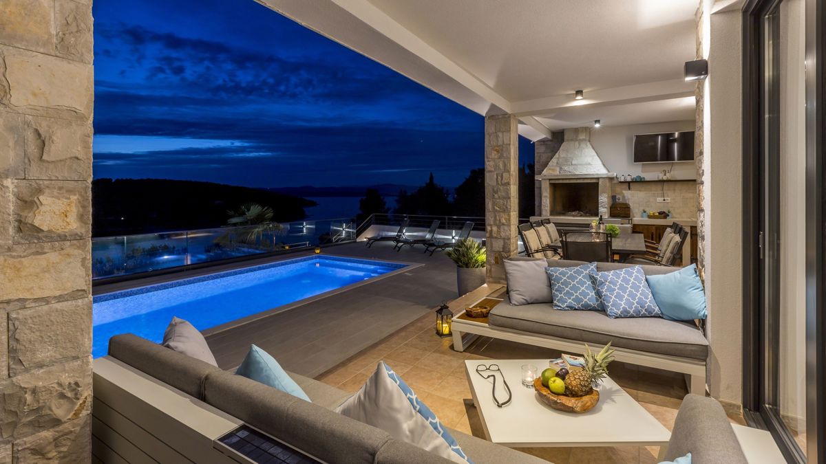 Villa moderna con vista mare