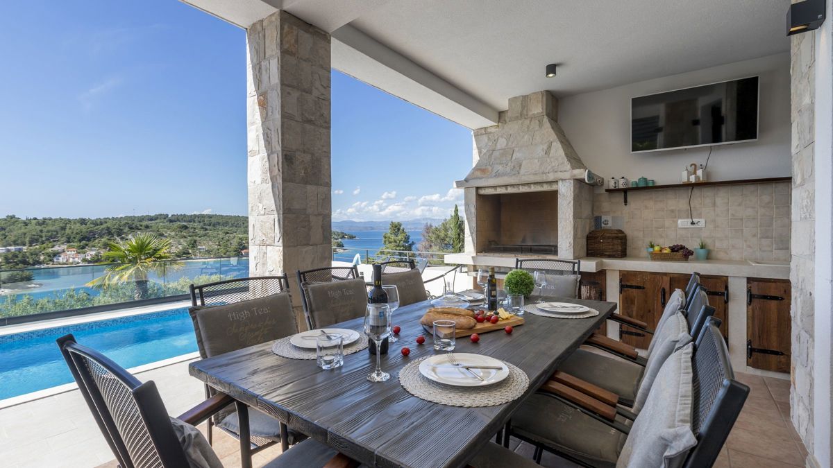 Villa moderna con vista mare