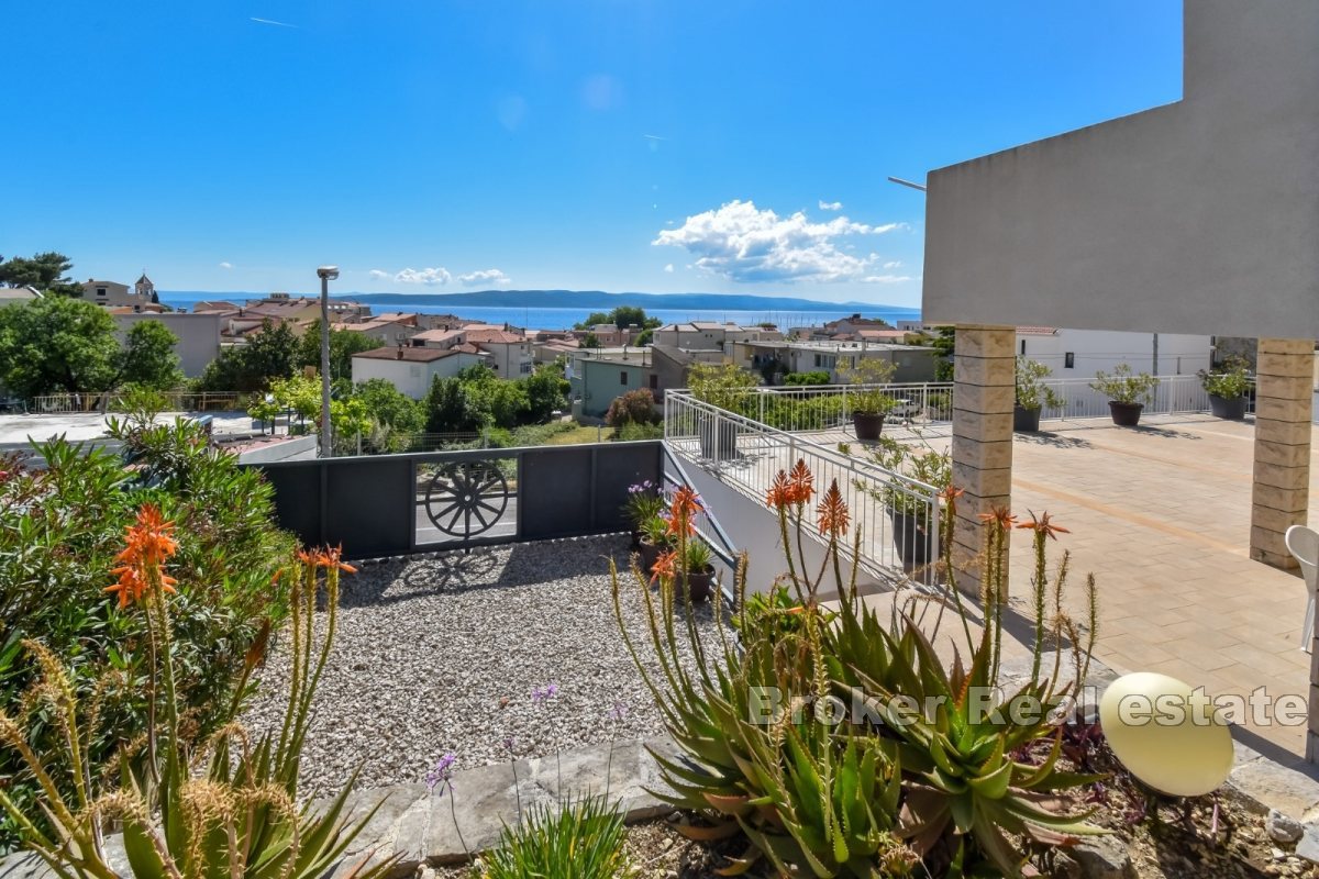 Palazzina commerciale con bella vista e vicino al mare