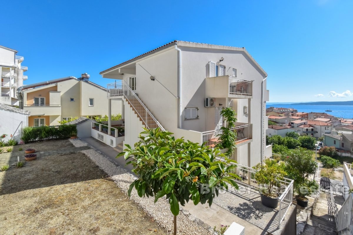 Palazzina commerciale con bella vista e vicino al mare