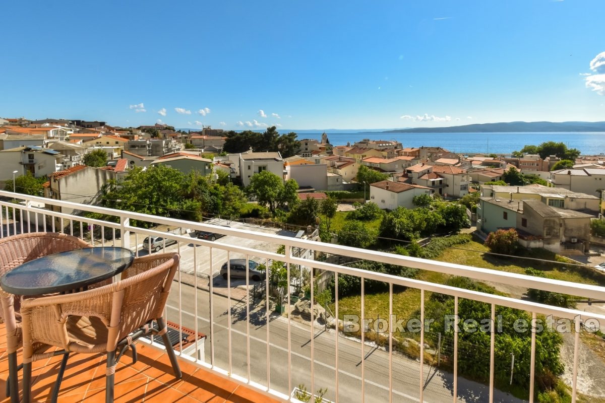 Palazzina commerciale con bella vista e vicino al mare