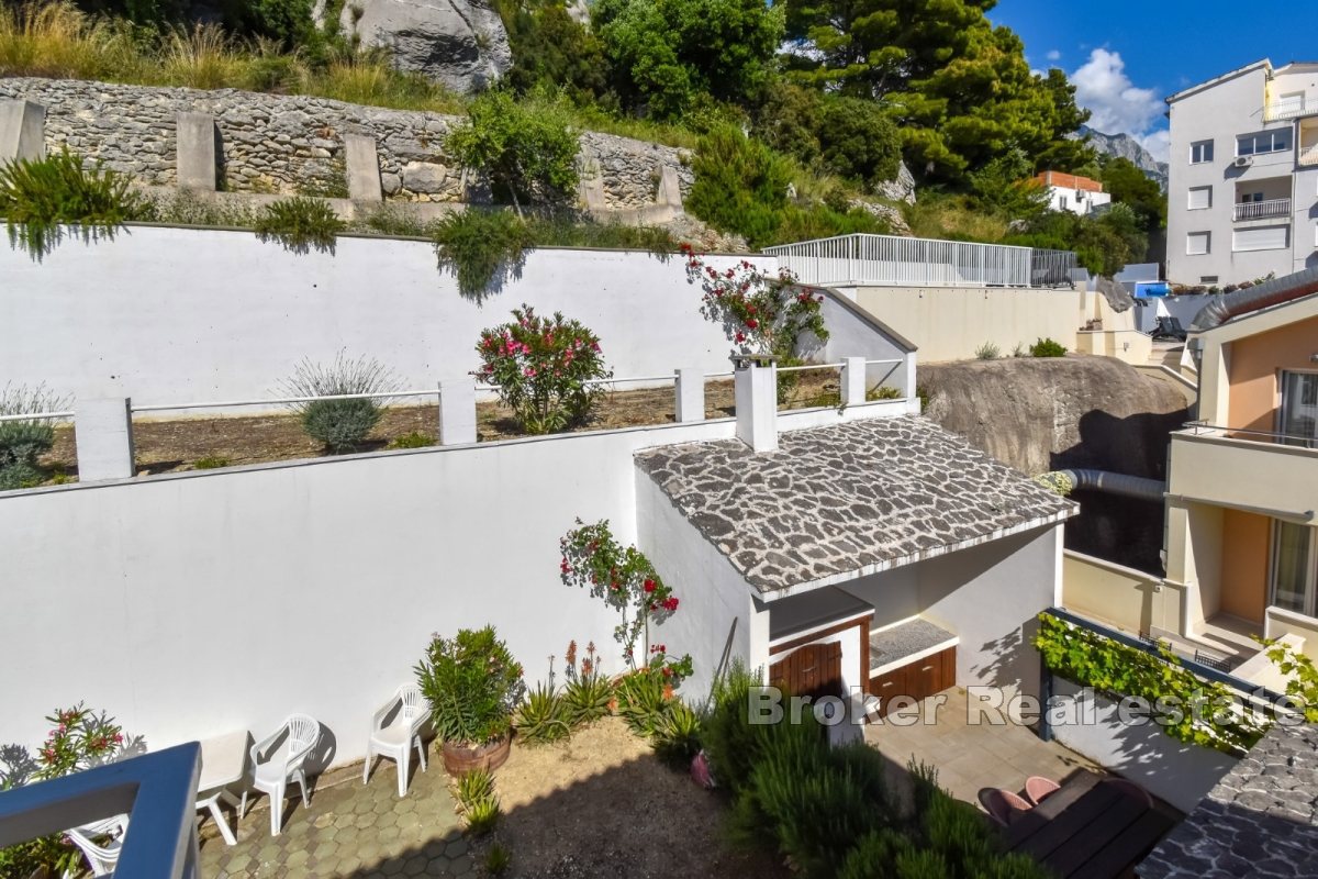 Palazzina commerciale con bella vista e vicino al mare