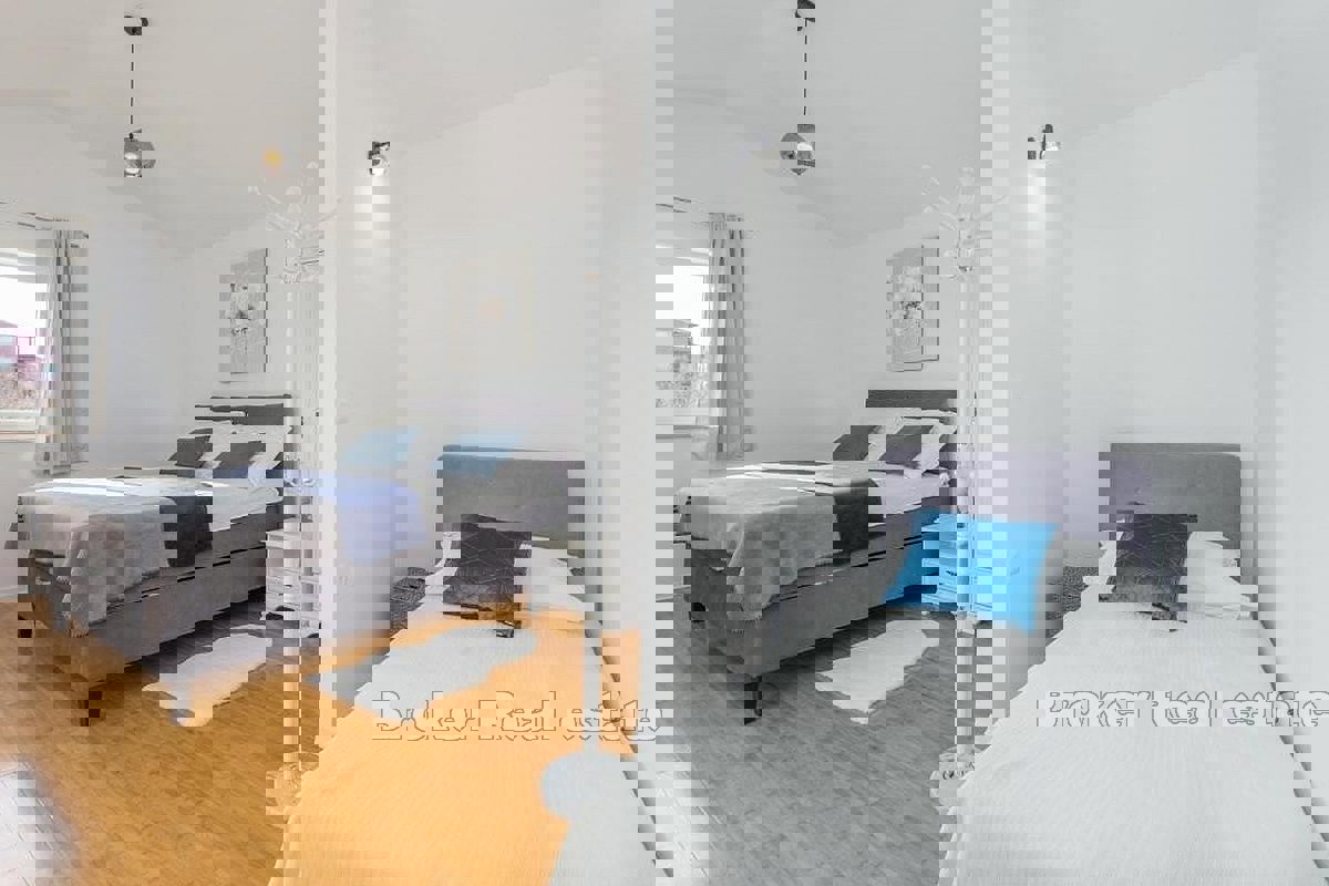 Una bellissima villa con piscina vicino al mare