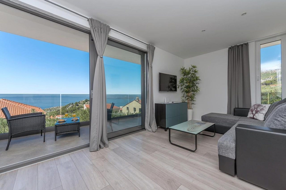 Villa moderna con vista panoramica sul mare