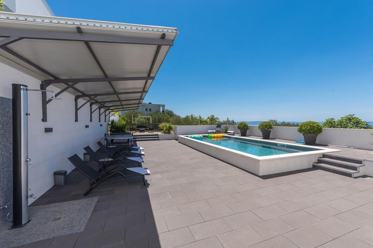 Villa moderna con vista panoramica sul mare