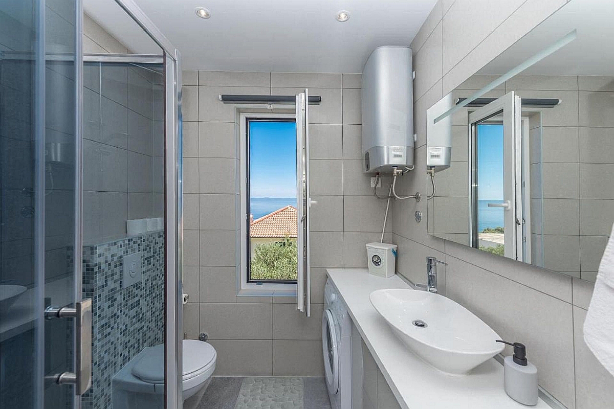 Villa moderna con vista panoramica sul mare