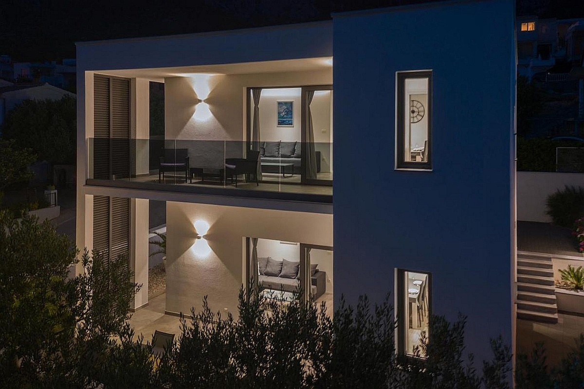 Villa moderna con vista panoramica sul mare