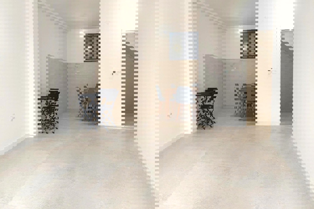 Appartamento con una camera da letto e garage nel centro della città