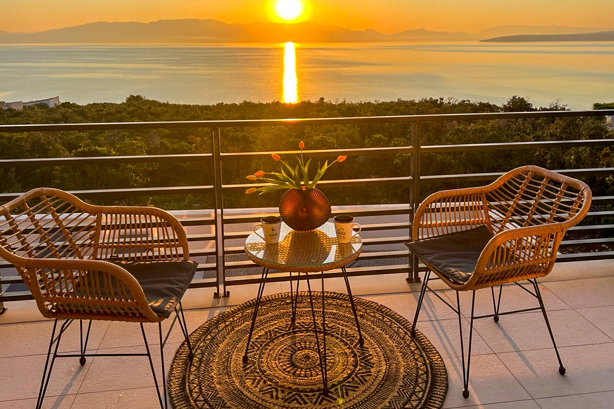 Villa di lusso con 4 appartamenti e vista mare