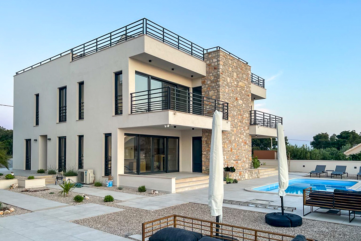 Villa di lusso con 4 appartamenti e vista mare