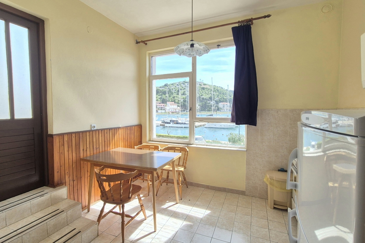 Palazzina in prima fila sul mare