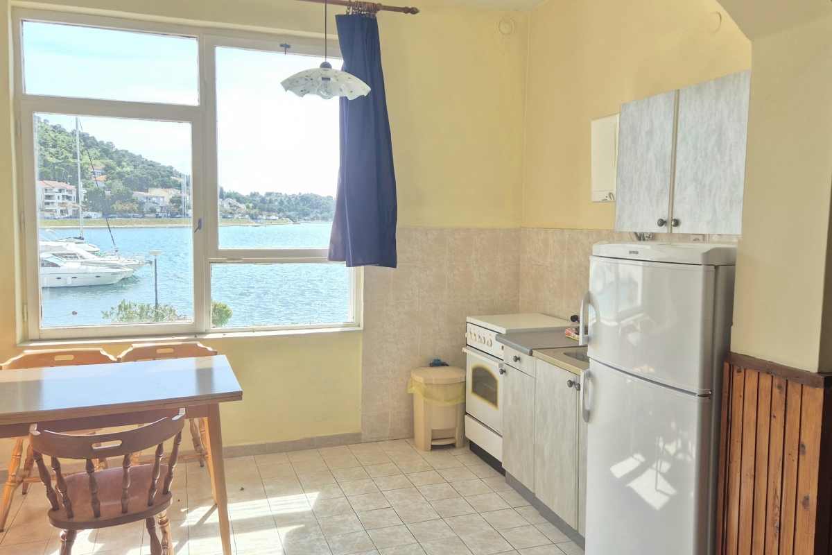 Palazzina in prima fila sul mare