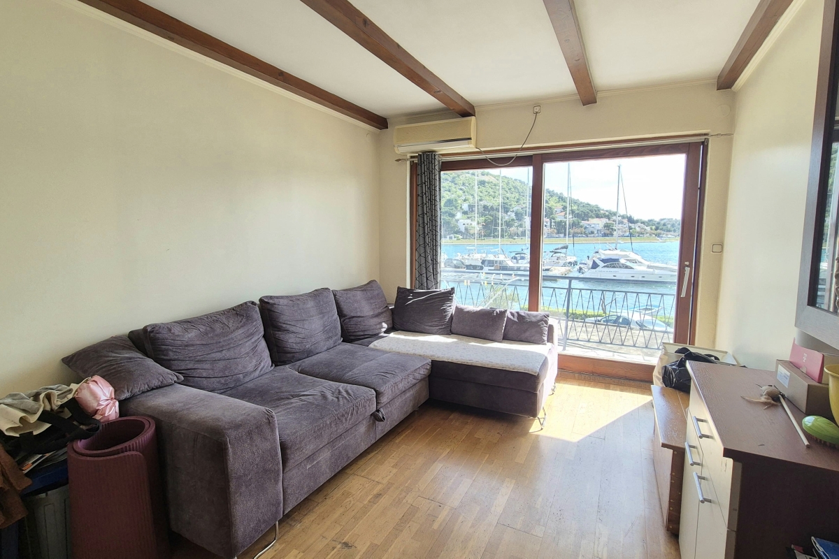 Palazzina in prima fila sul mare