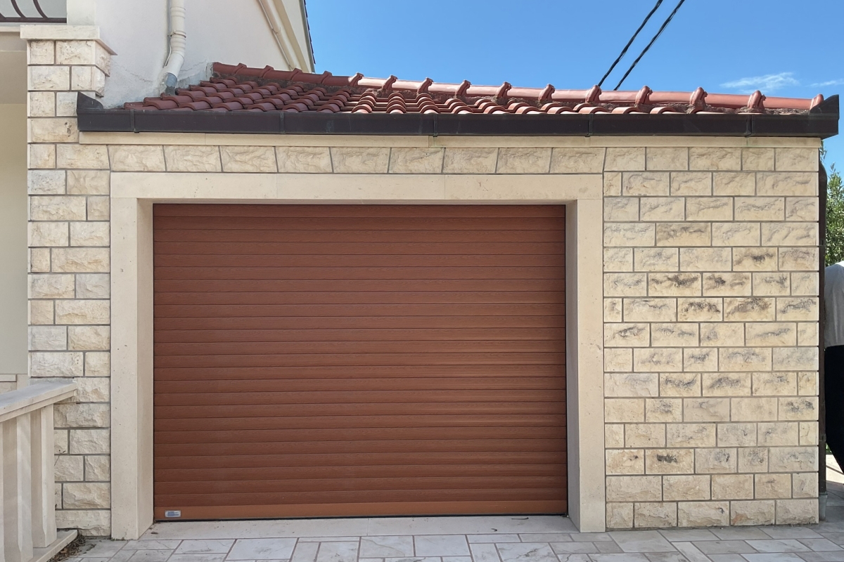Casa unifamiliare con garage in un'oasi di pace