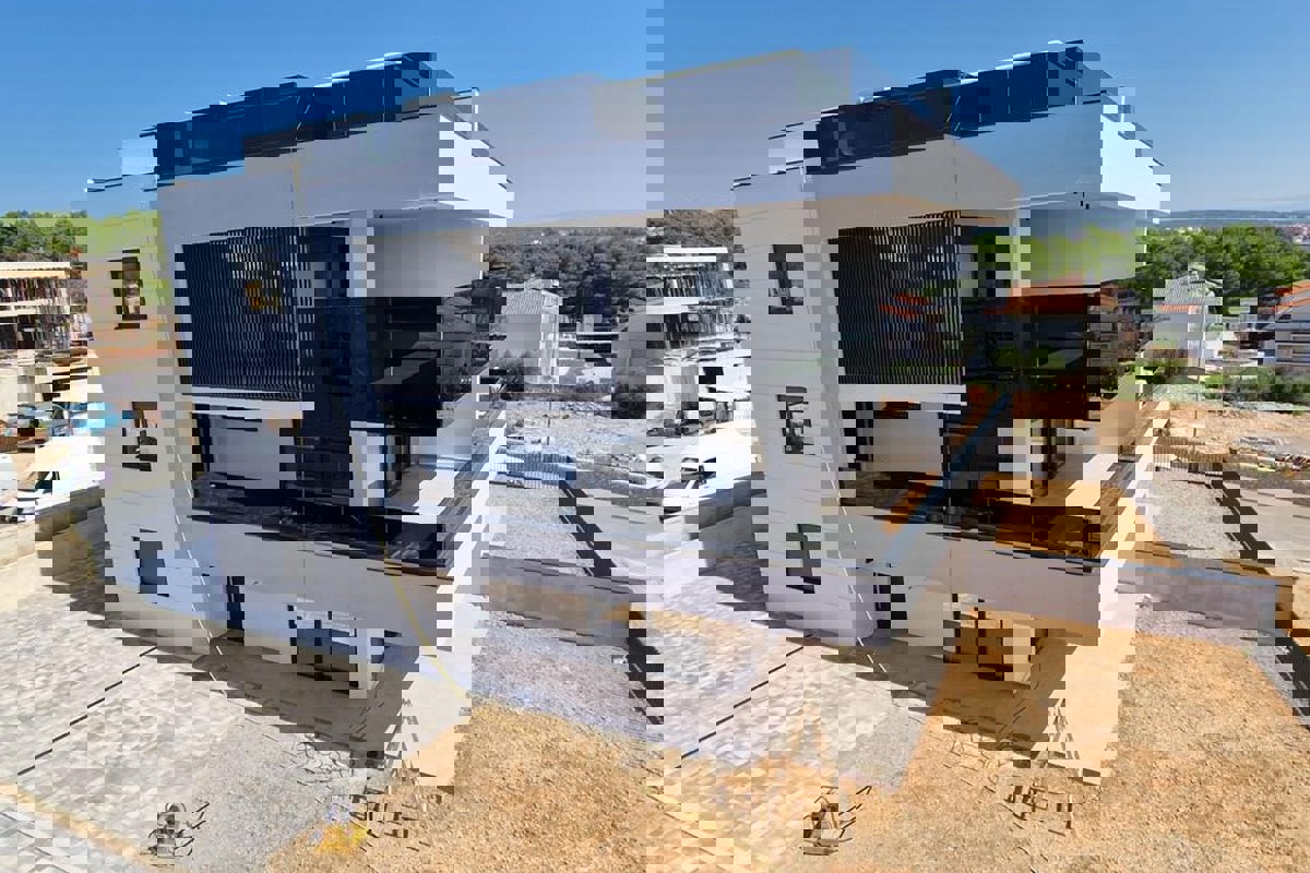 Moderno appartamento con giardino