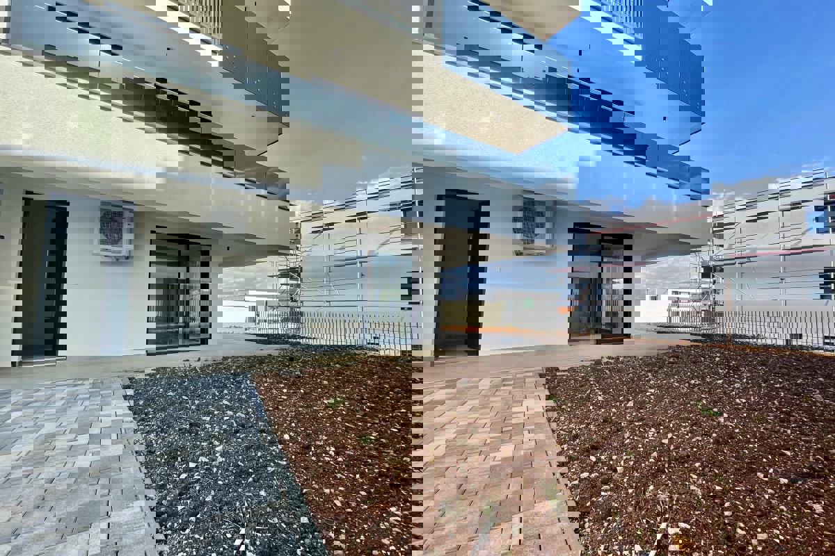 Moderno appartamento con giardino