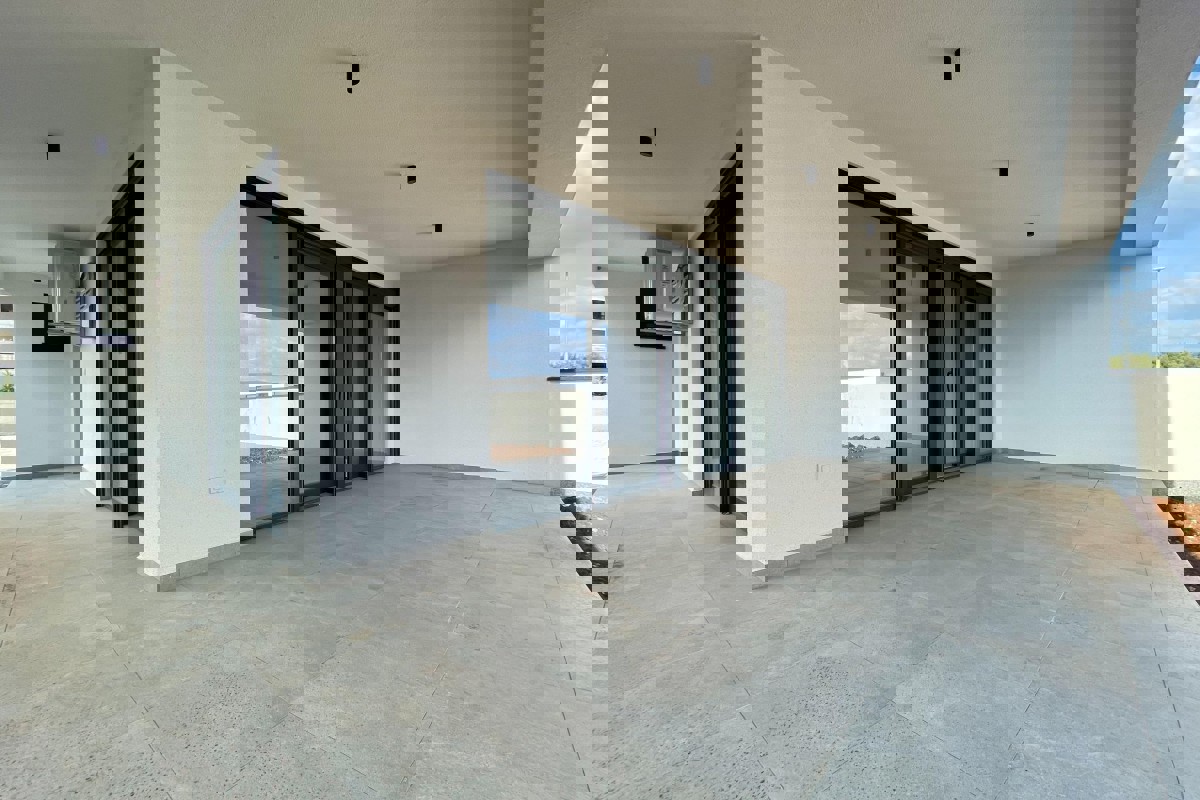 Moderno appartamento con giardino