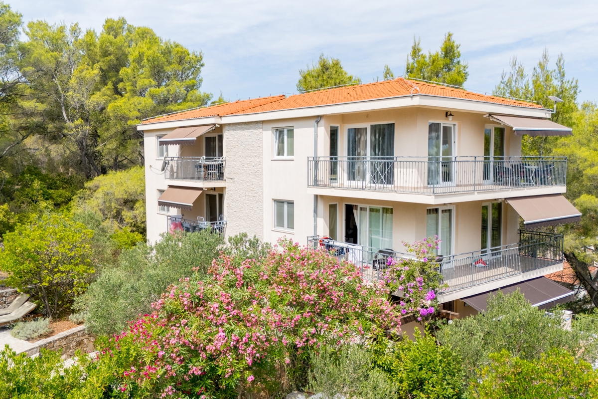Splendida villa con piscina e vista mare sull'isola di Hvar