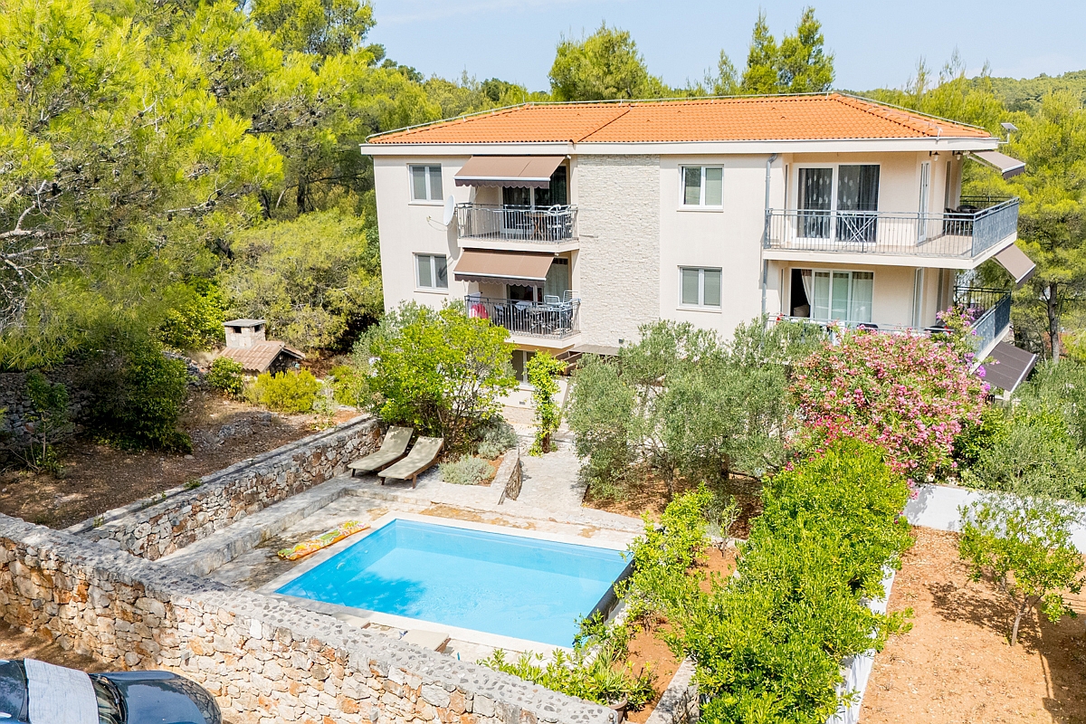Splendida villa con piscina e vista mare sull'isola di Hvar