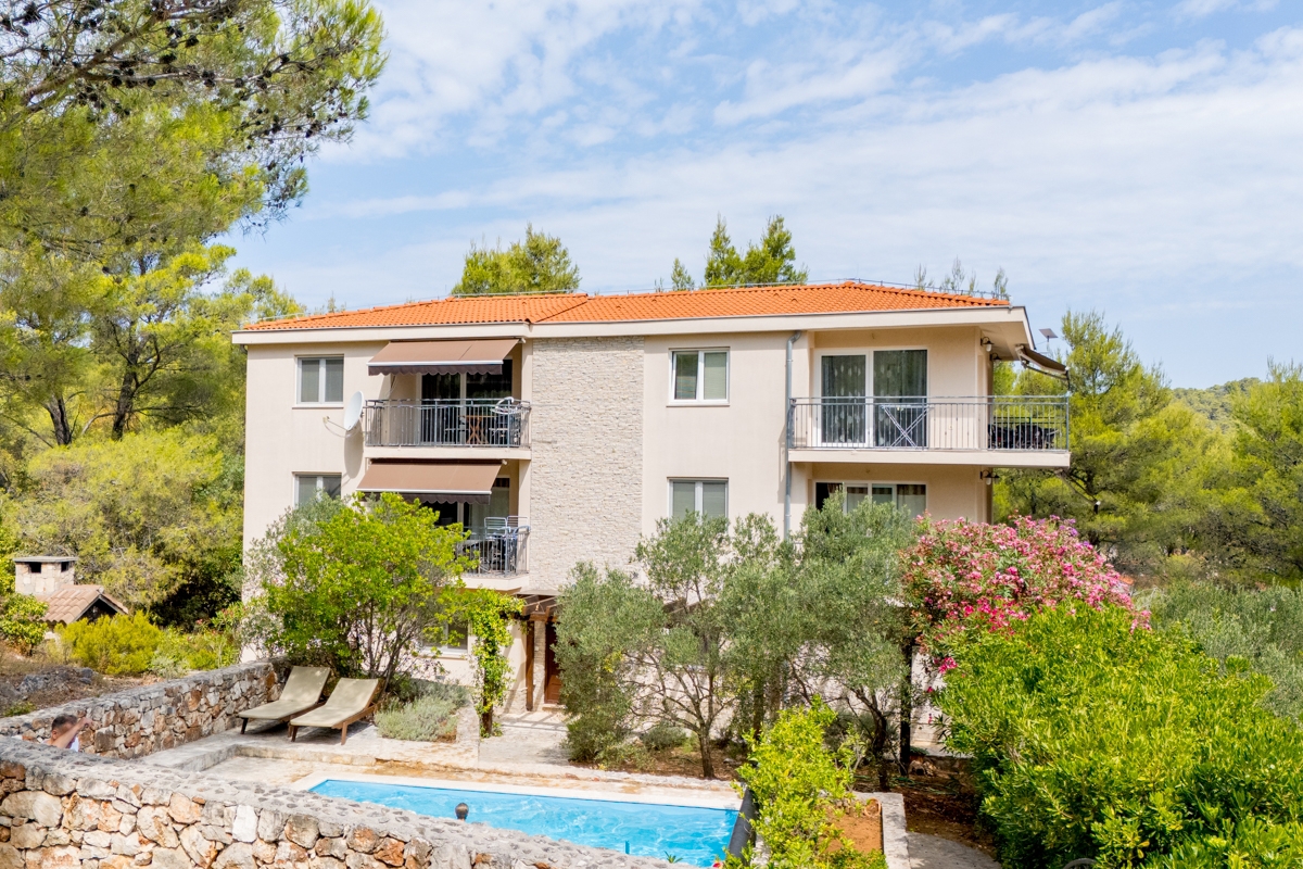 Splendida villa con piscina e vista mare sull'isola di Hvar
