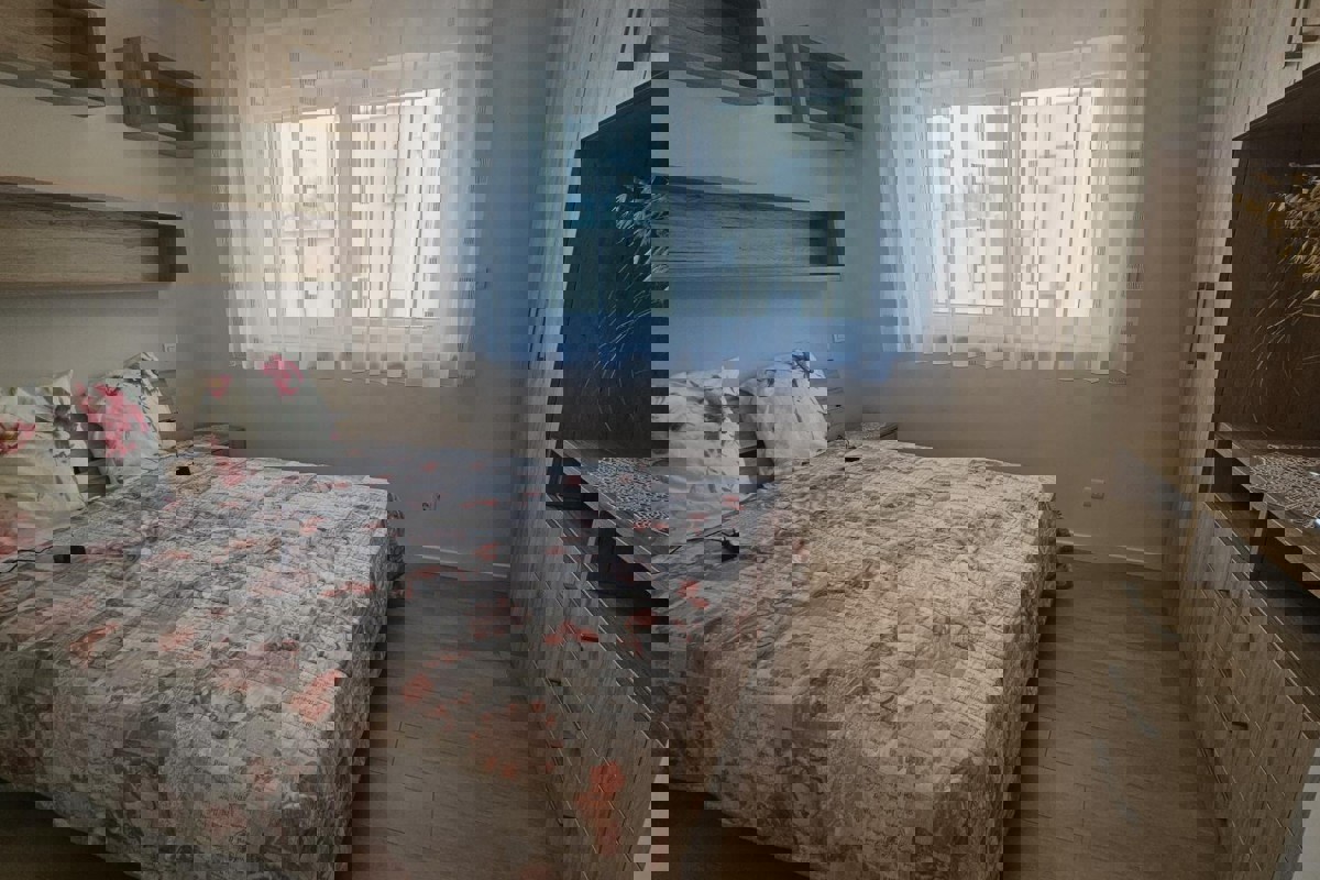 Appartamento su tre piani con piscina e terrazza panoramica