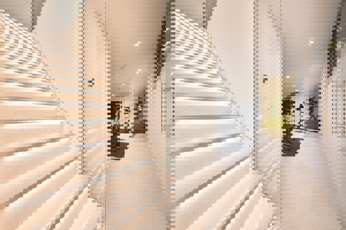 Elegante villa con piscina e vista mare